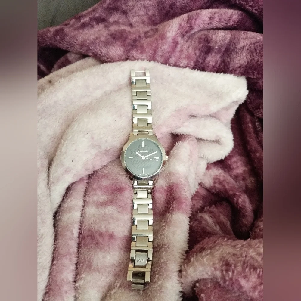 Fossil ES2182 Black and silver tone. Stainless steel